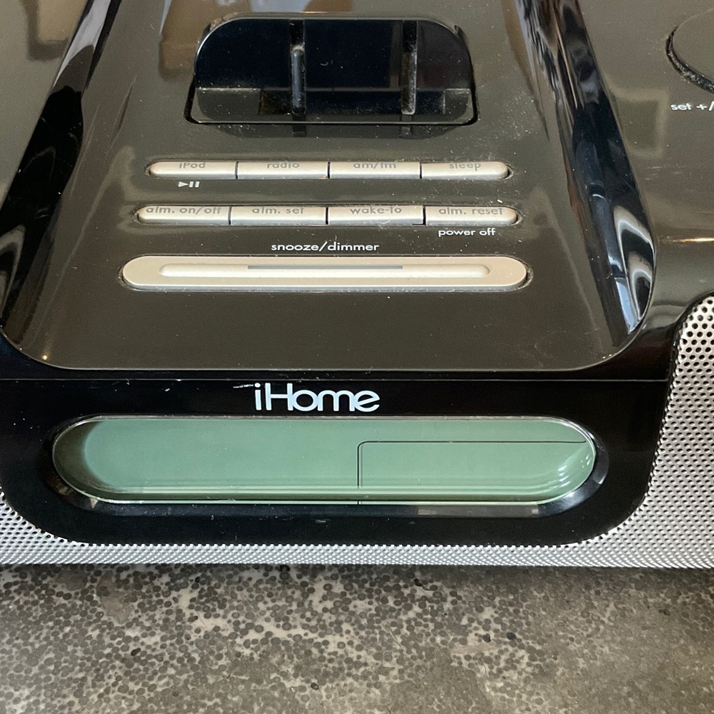 iHome Glossy Black Alarm Clock Dock - Picture 4 of 7